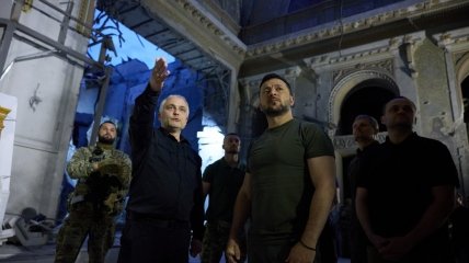 Владимир Зеленский осматривает руины православного храма в Одессе
