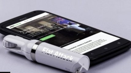 Устройство Flat Attack позволит зарядить смартфон от обычной батарей