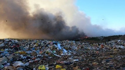 Под Харьковом горит мусорная свалка