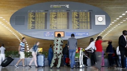 Франция ввела медосмотр в аэропортах из-за вируса Эбола