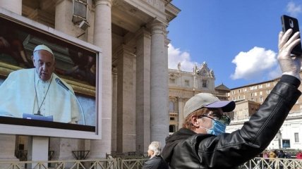 Коронавирус наступает: Ватикан закрывает музеи