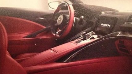 Фото интерьера суперкара Acura NSX