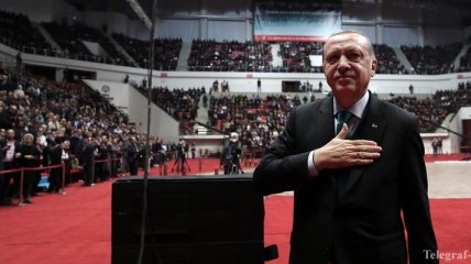 Мужчину в Турции задержали за попытку обнять Эрдогана