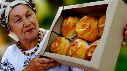 Бабушкины пирожки для фронта: как пожилая волонтер с Полтавщины "воюет" своей выпечкой