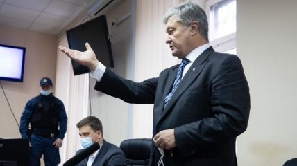 Петро Порошенко у залі суду