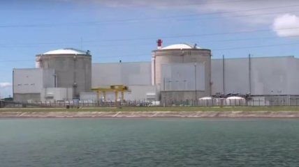 Макрон дал "зеленый свет": Во Франции остановили работу старейшей АЭС