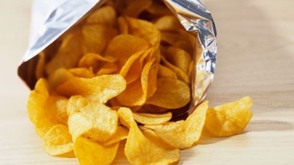 Чем опасны чипсы для школьников?