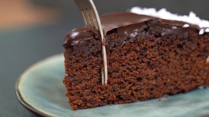 Шоколадный пирог по дешевому рецепту на видео | Новости РБК Украина