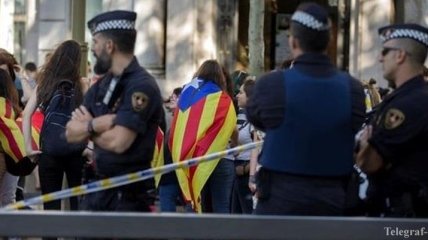 Полиция опечатала полторы тысячи участков в Каталонии