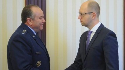 Яценюк и Бридлав обсудили ситуацию в Украине