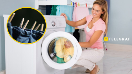 Дівчина поруч з пральною машиною