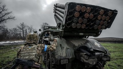 Украинские бойцы пытаются выбить врага