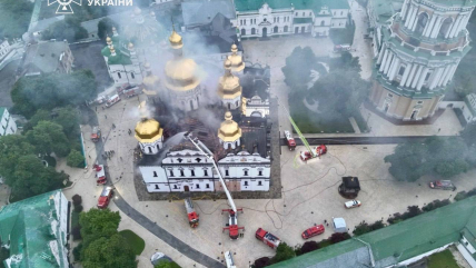 Пожар в Лавре после удара