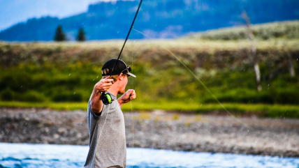 Рибалка в Києві похизувався трофеєм