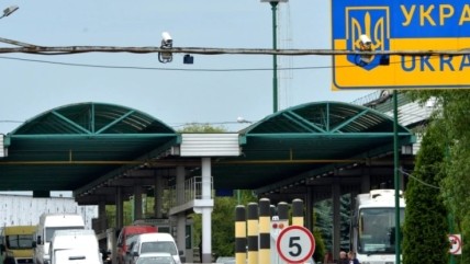 Кордон України з автівками - їх кількість зростає