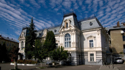 Школа-інтернат на Пекарській у Львові