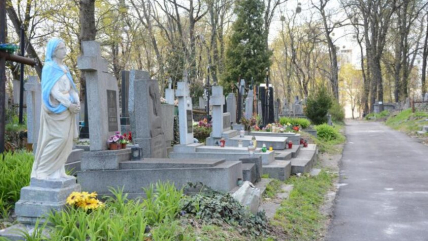 Одне із міських кладовищ