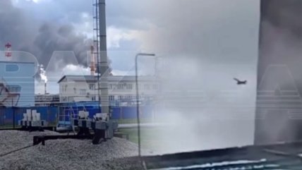Дрони налетіли на російський нафтозавод за тисячу кілометрів від України: вдарили по важливій установці (відео)