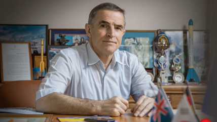 Леонид Каденюк