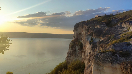 Гора Біла височіє на 120 метрів