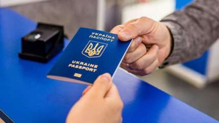 Видача паспортів за кордоном ускладниться