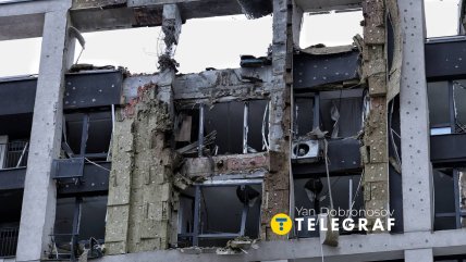 Строительные конструкции держатся на оголенной арматуре