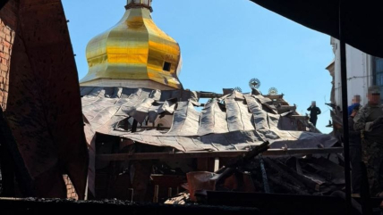 Поврежденная крыша собора