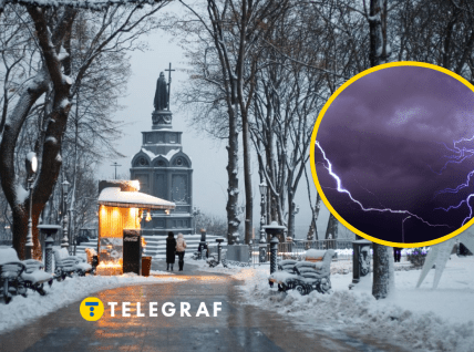 Заснеженный Киев и молния