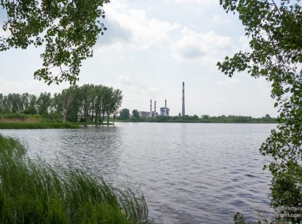 Добротворская ТЭС, вид из водохранилища