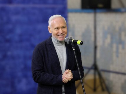 Политик привлек внимание изменившейся внешностью