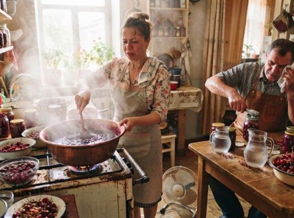 Заготовки на зиму обычно делали всей семьей