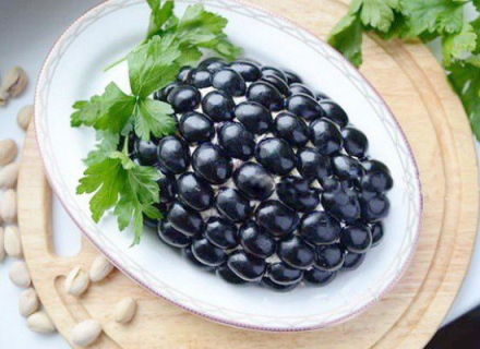 Новогодний салат из куриной грудки «Виноградная гроздь»