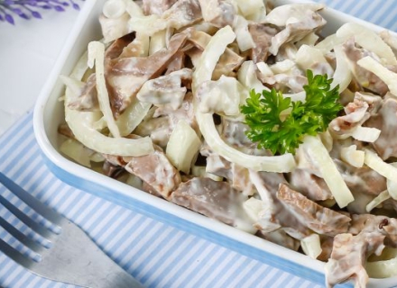 Сердце с маринованным луком