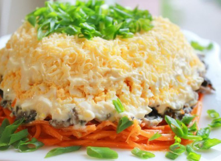 Салат из куриной печени и корейской моркови на Новый год