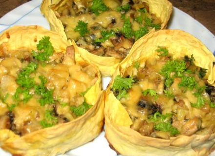 Мини-запеканки с грибами в лаваше