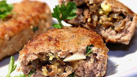 Мясные рулетики из отбивного мяса с начинкой