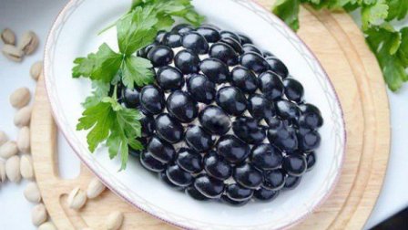 Новогодний салат из куриной грудки «Виноградная гроздь»