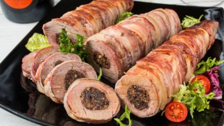 Рулет с черносливом и орехами на Новый Год