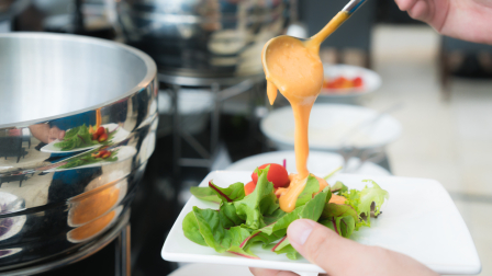 Откуда взялся и как сделать соус «Тысяча островов»