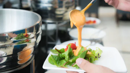 Откуда взялся и как сделать соус «Тысяча островов»