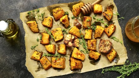 Печеная тыква с тимьяном и перцем халапеньо