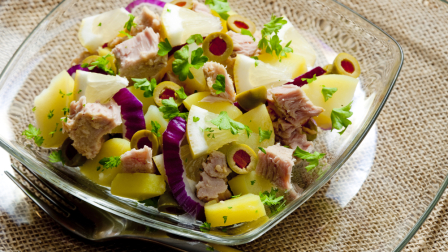 Салат із рибою