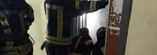 В Киеве в одной из многоэтажек убило лифтера: подробности