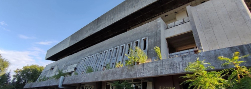 Зруйнований Льодовий палац у Дніпрі