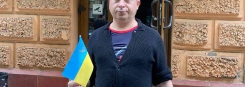 Перевихований вандал з подарованим прапорцем