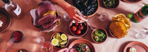 Люди ходят в рестораны даже во время войны