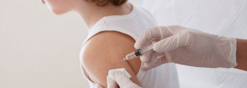 В Україні з понеділка почнуть вакцинувати школярів