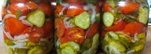 "Ніжинський" салат з огірків та помідорів