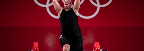 Первая в истории Олимпиады штангистка-трансгендер провалила выступление (видео)