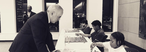 Гарри Каспаров во время сеанса одновременной игры